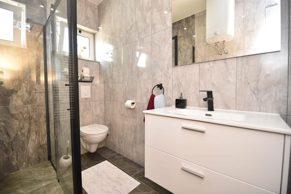 Shower, Toilet, Bathroom