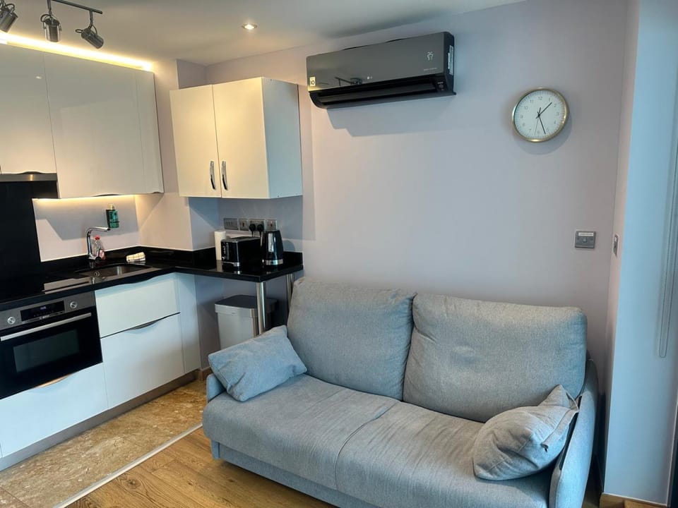 Seaside Serenity Oasis - High floor - Stunning Views Apartment in Gibraltar