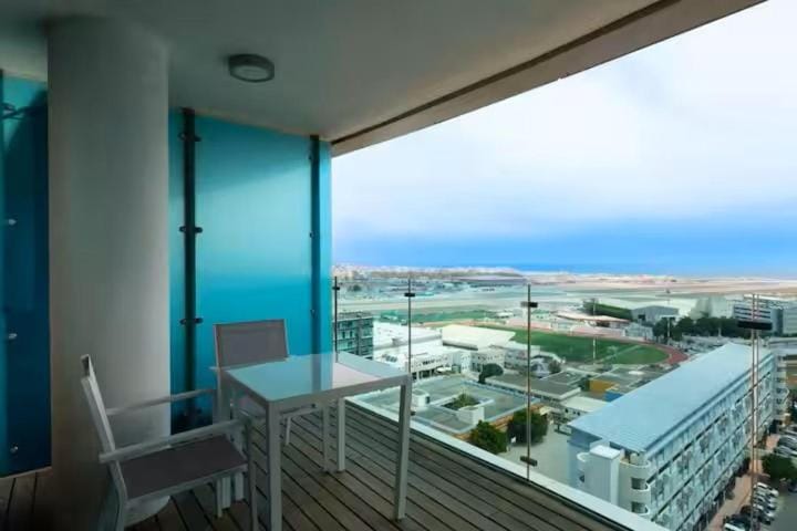 Seaside Serenity Oasis - High floor - Stunning Views Apartment in Gibraltar