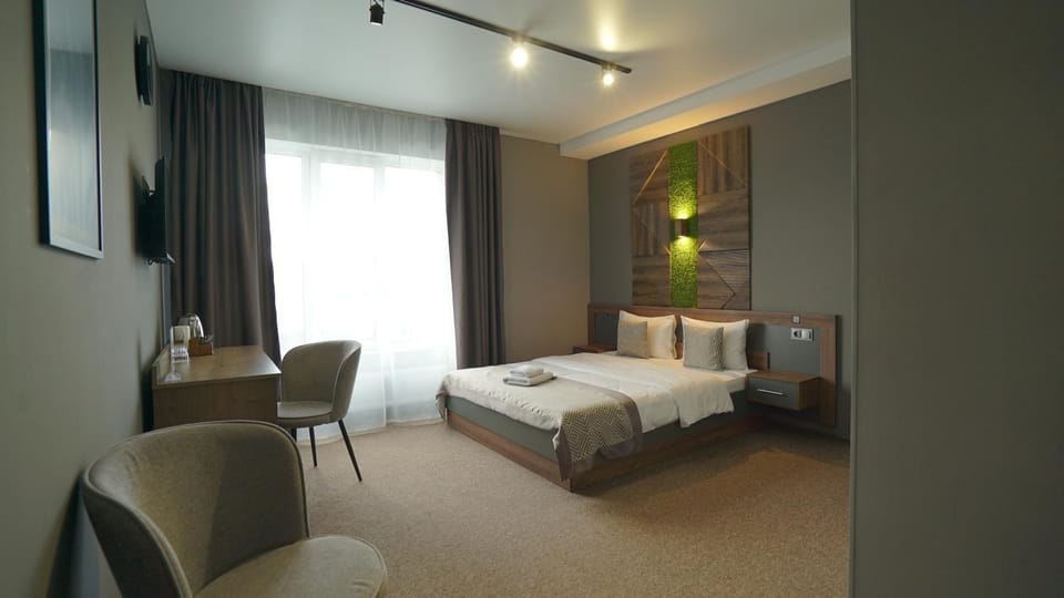 Bed, Photo of the whole room, Seating area