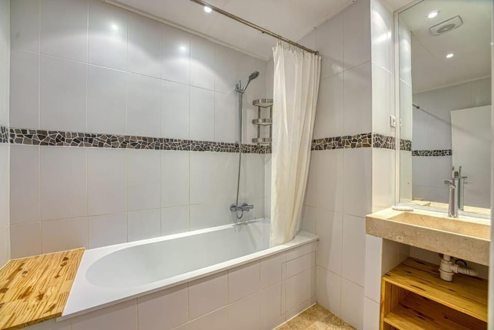 Bathroom, Bath
