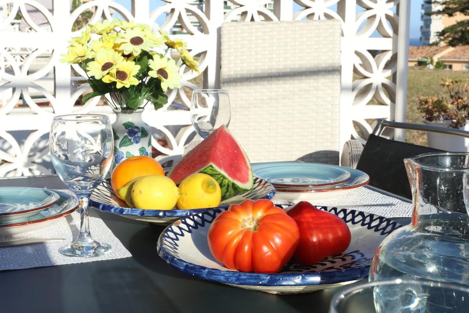 Sunny 3 bedroom sleeps 5 Walking distance beach transport restaurants and supermarkets Torreblanca Fuengirola Apartment in Fuengirola