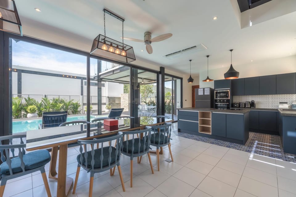 Kitchen or kitchenette, Living room, Seating area, Dining area, Pool view