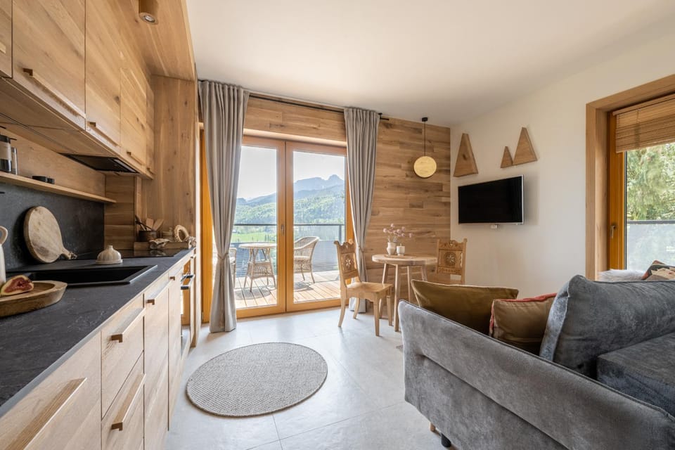 Kitchen or kitchenette, Seating area, Dining area