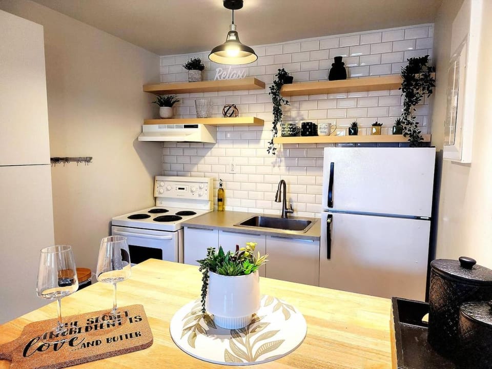 Modern Loft Walk Score 96 10 Min to Old Quebec Apartment in Quebec City
