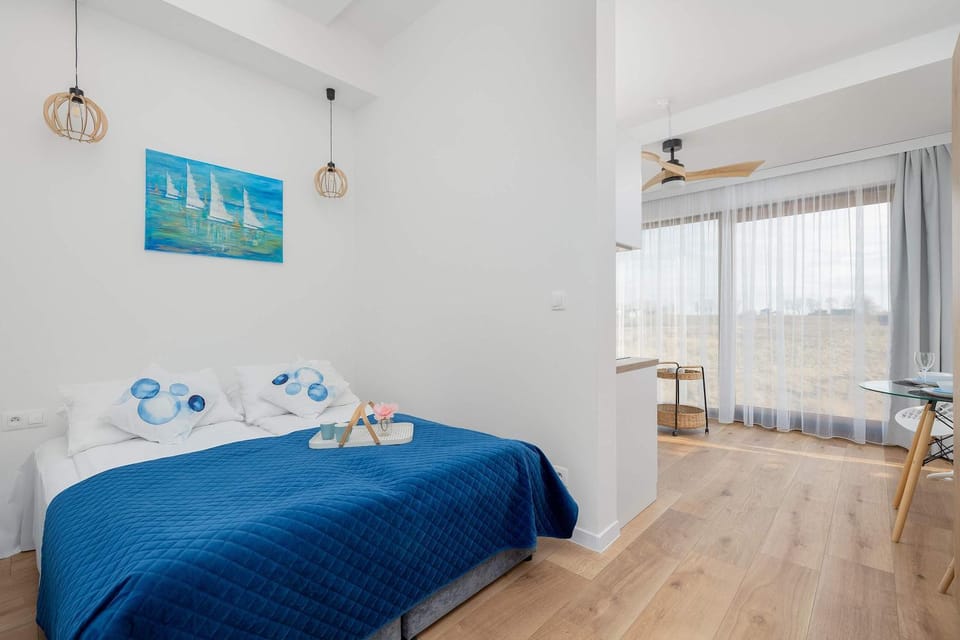Bed, Seating area