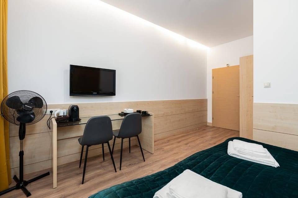 TV and multimedia, Coffee/tea facilities, Photo of the whole room, fireplace