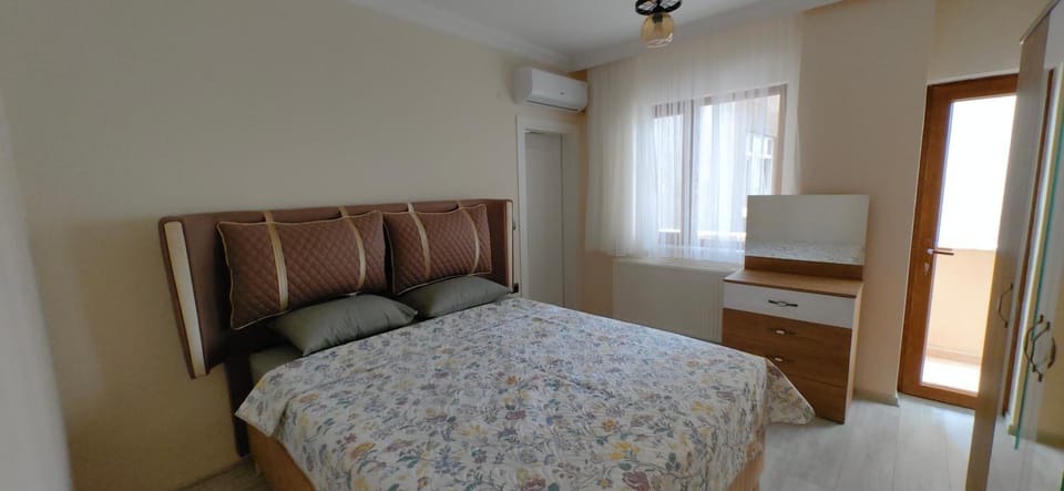 Bed, Bedroom, air conditioner