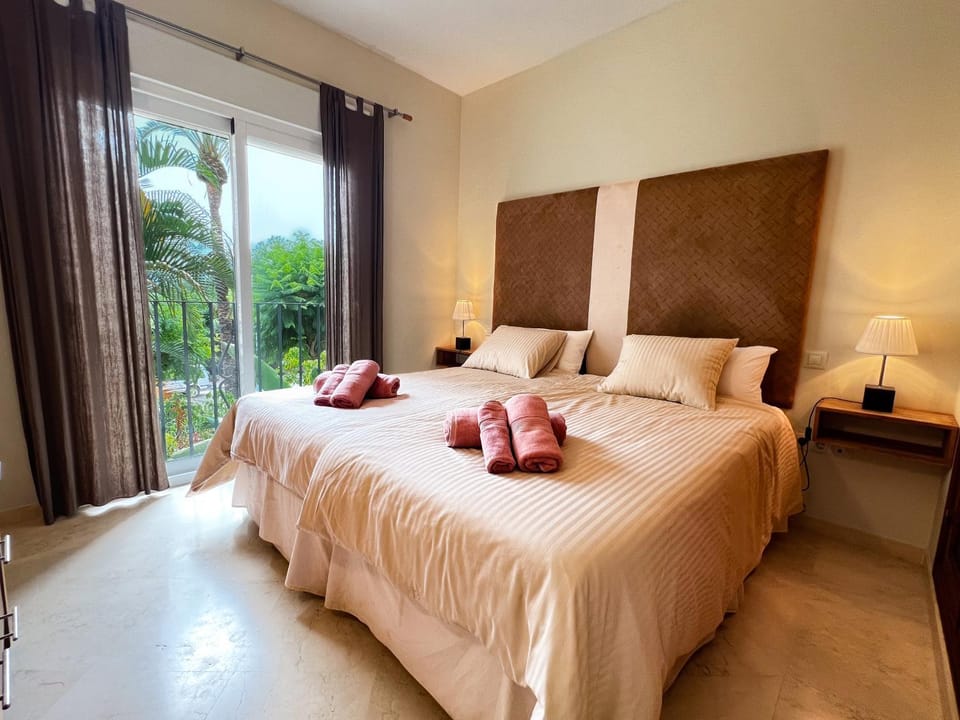 Bed, Photo of the whole room, Bedroom, towels, air conditioner