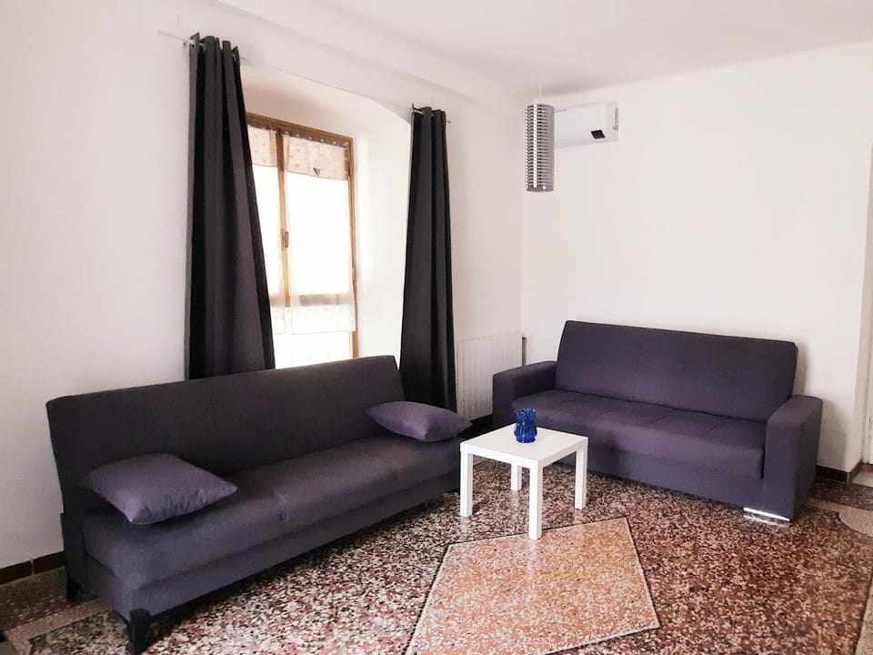 Ferry House Two Apartment in La Spezia