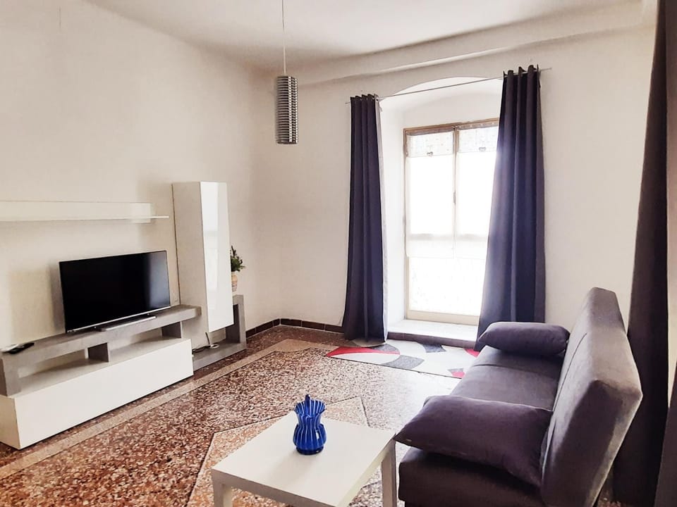 Ferry House Two Apartment in La Spezia