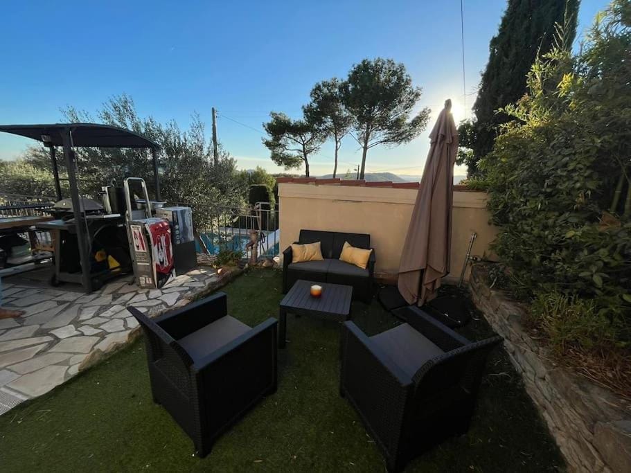 Patio, Day, Natural landscape, Garden, View (from property/room), Dining area, Garden view, Sea view