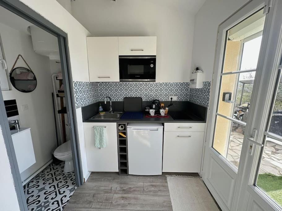 Coffee/tea facilities, Kitchen or kitchenette, minibar, pet friendly, stove