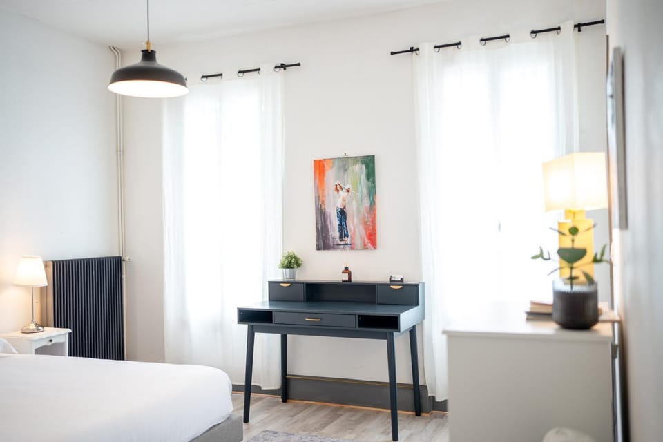 Photo of the whole room, Seating area, Bedroom