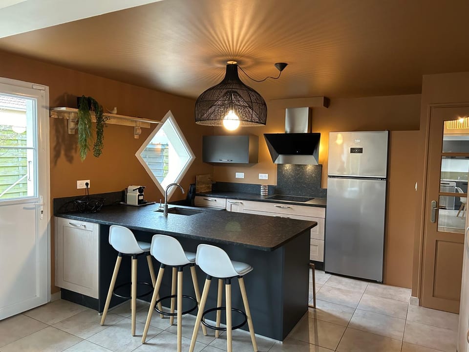 Kitchen or kitchenette, Dining area, dishwasher, minibar, pet friendly, stove, kitchen