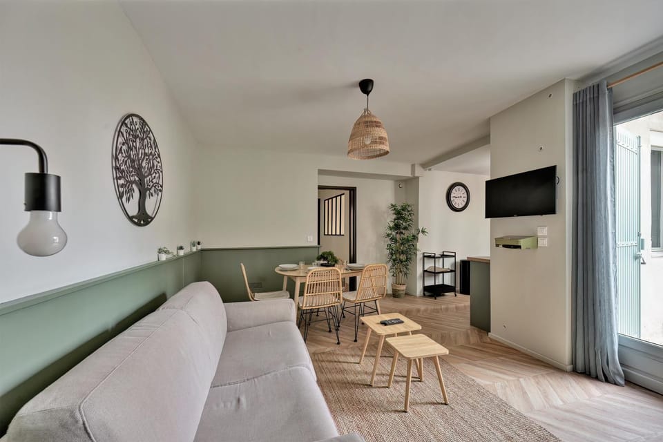 Living room, Seating area, air conditioner