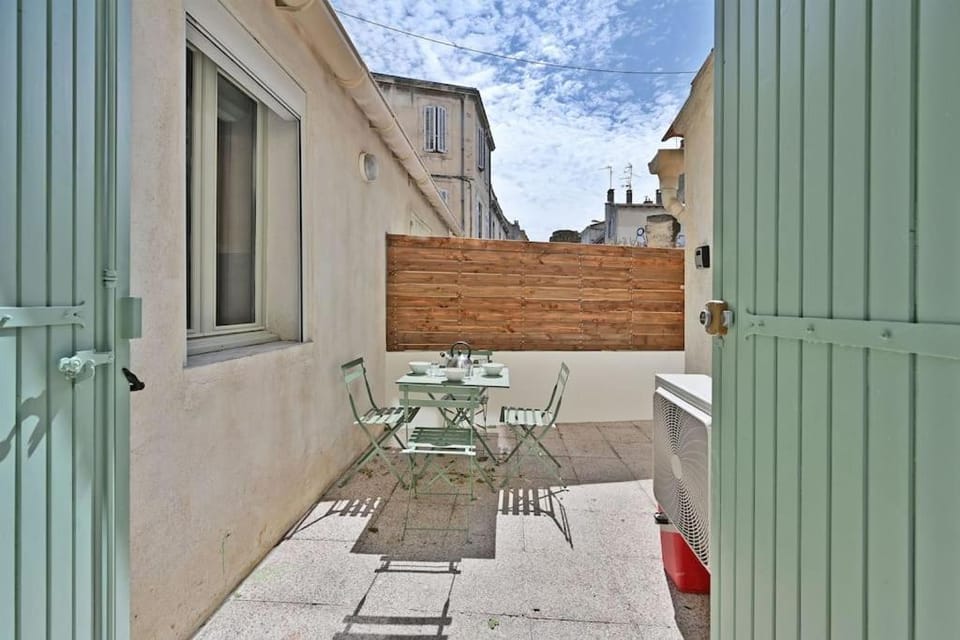Patio, Day, Balcony/Terrace, Dining area