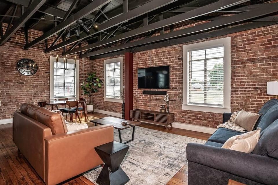 TV and multimedia, Living room, Seating area, Evening entertainment
