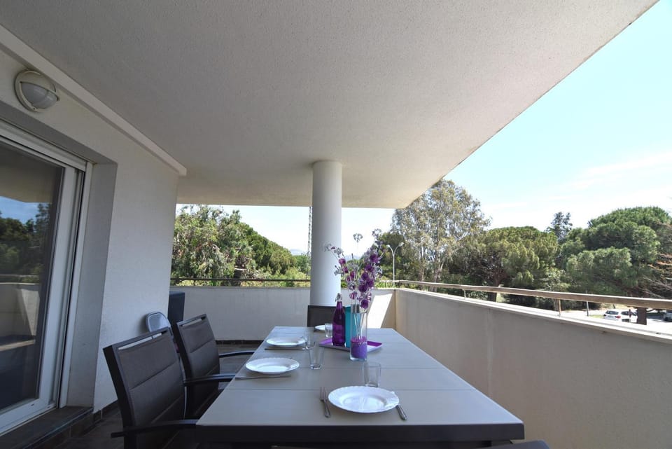 View (from property/room), Balcony/Terrace, Dining area