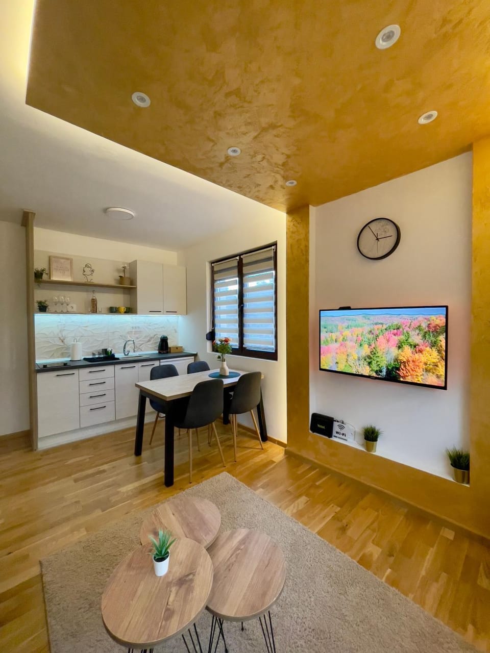 TV and multimedia, Kitchen or kitchenette, Dining area