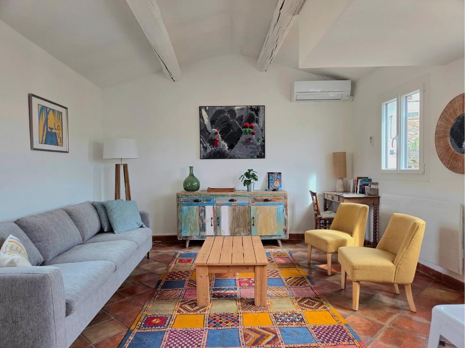 Living room, air conditioner