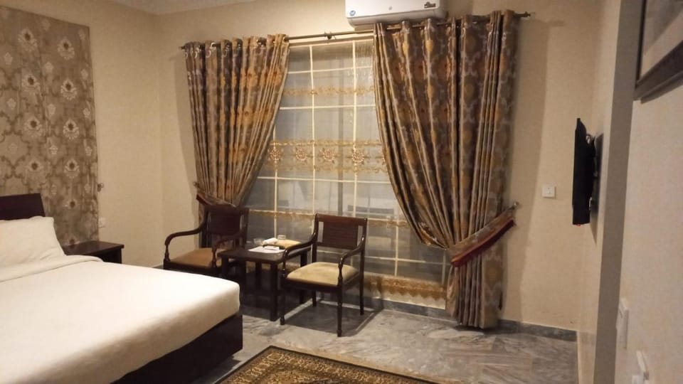 Ziel Guest House near ANTH & Embassy shuttle service Bed and Breakfast in Islamabad