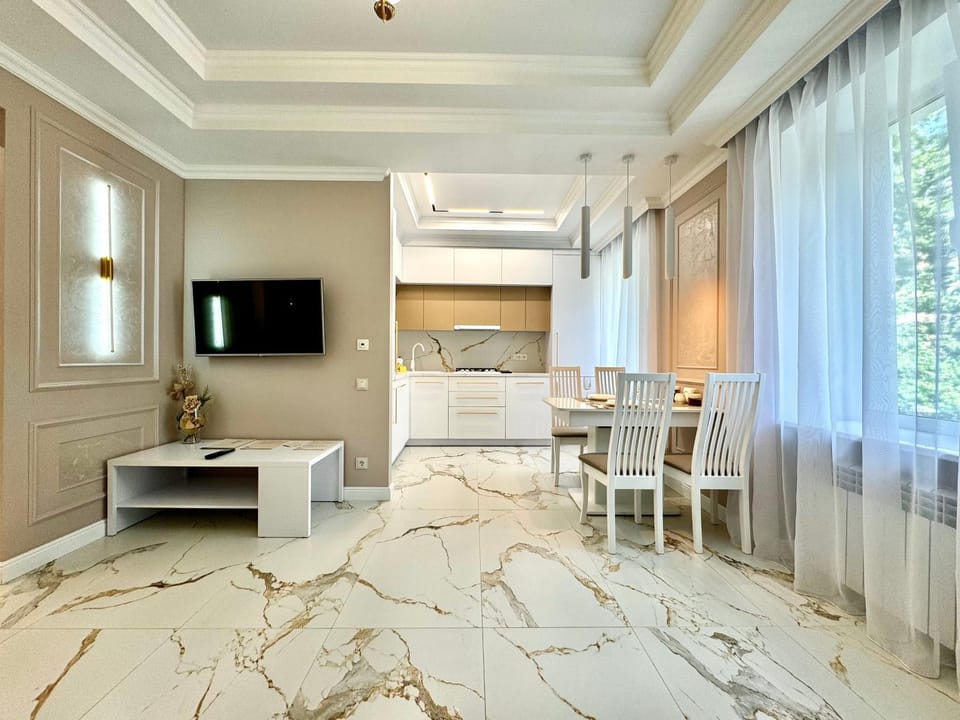 ApartPoltava NEW PALACE 2023 Вишукані апартаменти на Соборності Центр Готельні чеки Apartment in Ukraine