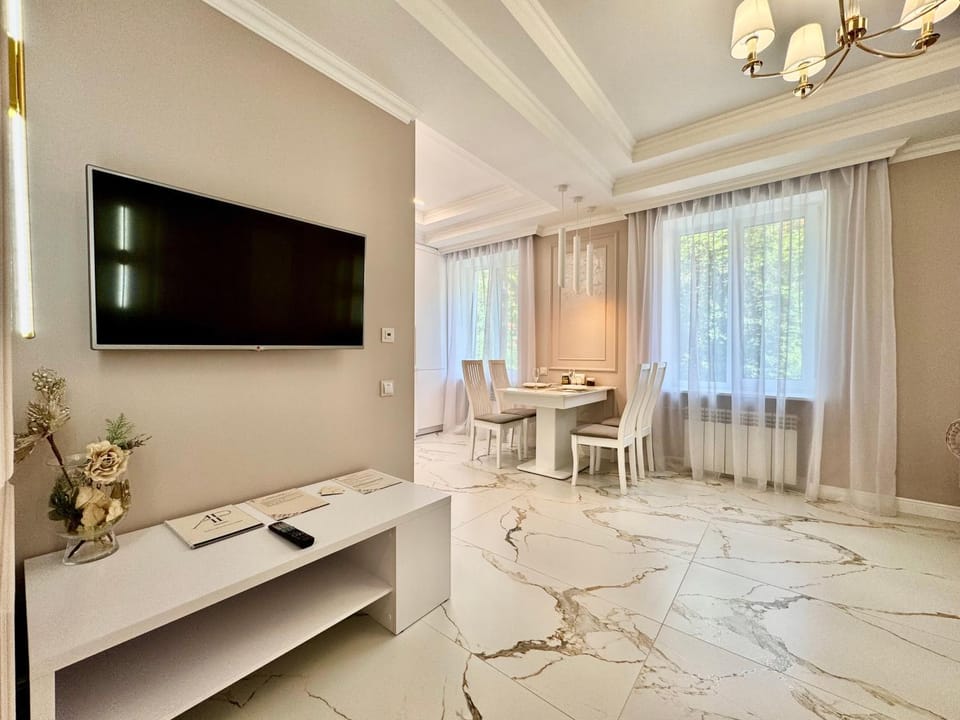 ApartPoltava NEW PALACE 2023 Вишукані апартаменти на Соборності Центр Готельні чеки Apartment in Ukraine