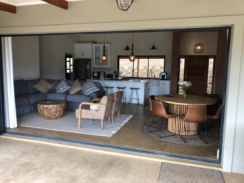 Patio, Kitchen or kitchenette, Living room, Seating area, Dining area