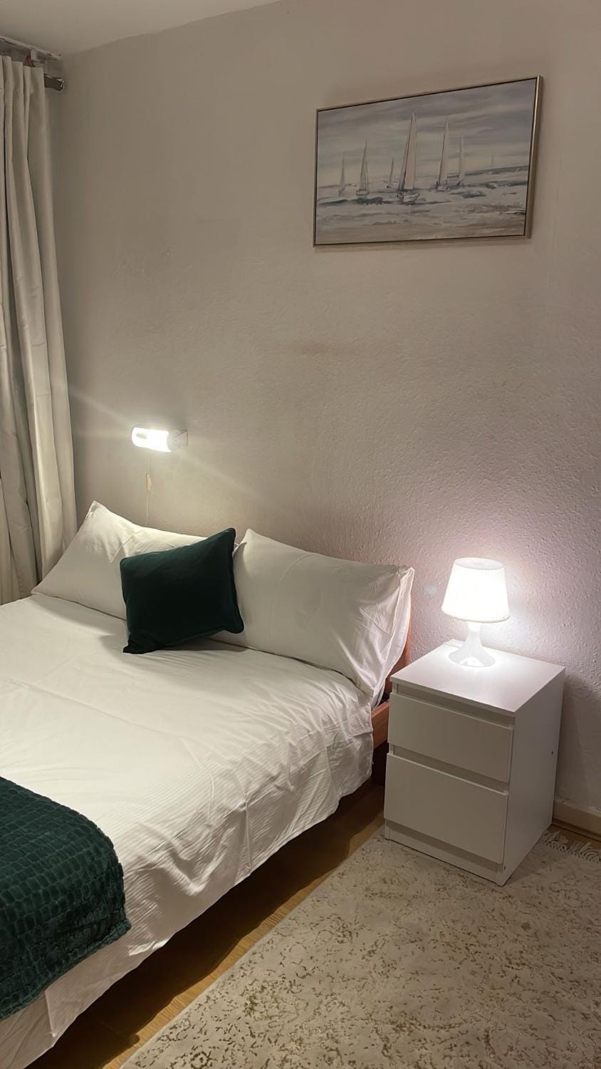 Photo of the whole room, Bedroom