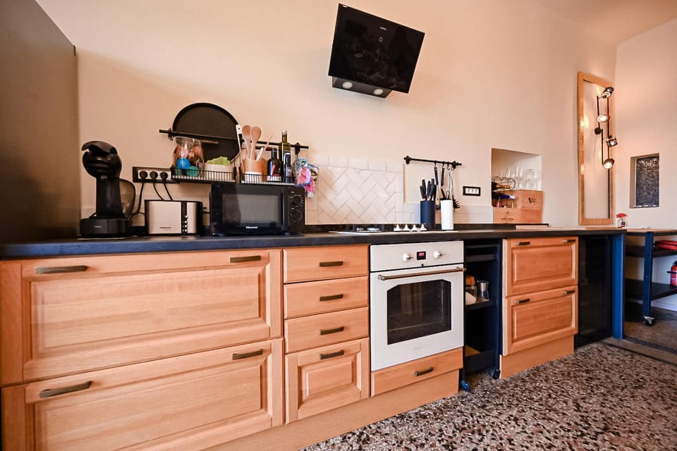 Coffee/tea facilities, dishwasher, minibar, pet friendly, toaster