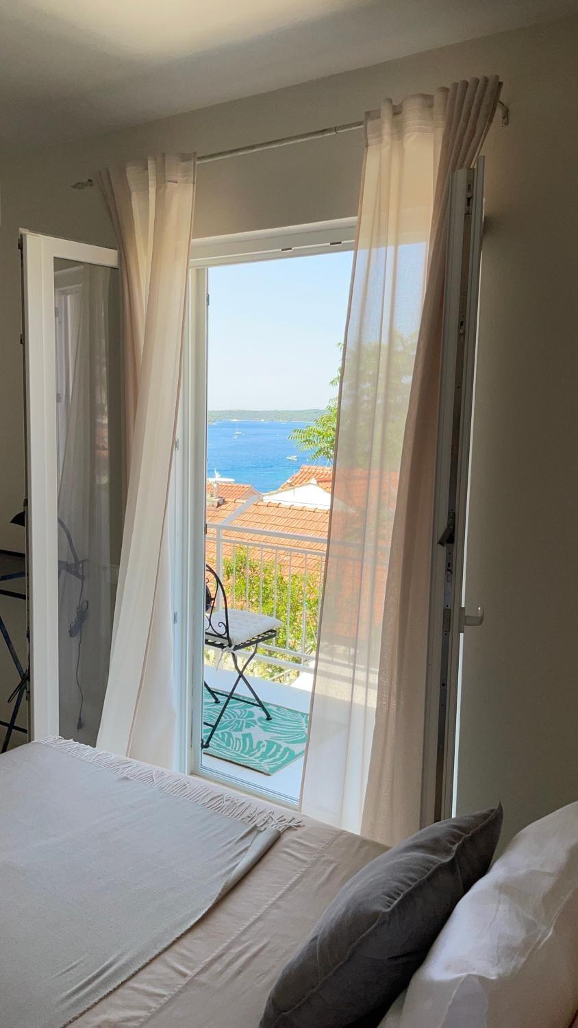 Bed, Sea view