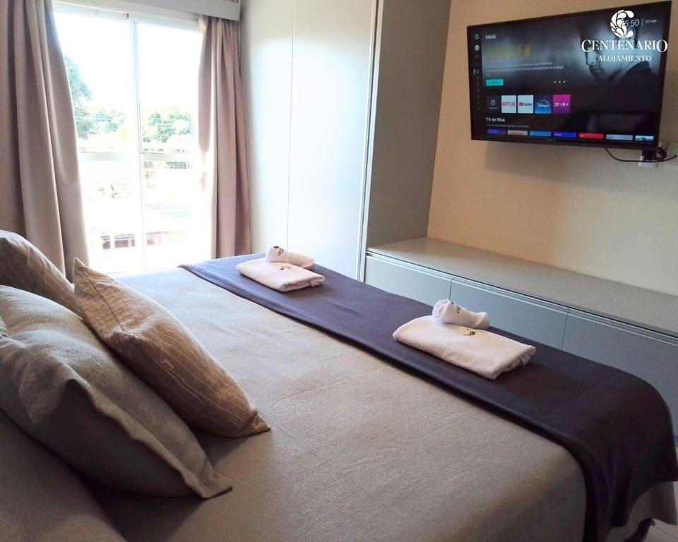 Bed, TV and multimedia, Bedroom