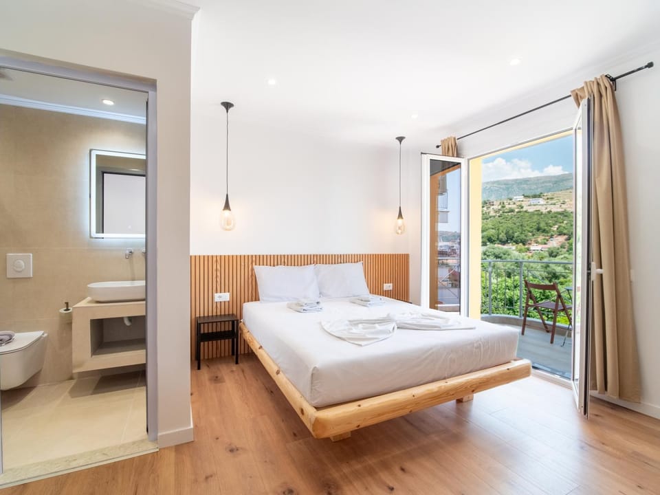Bed, Photo of the whole room, Mountain view, towels