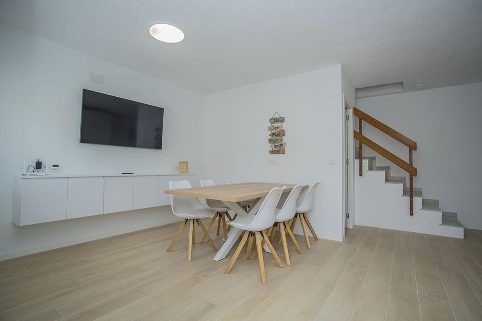 TV and multimedia, Dining area