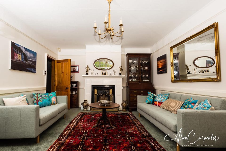 Living room, Seating area, flat iron