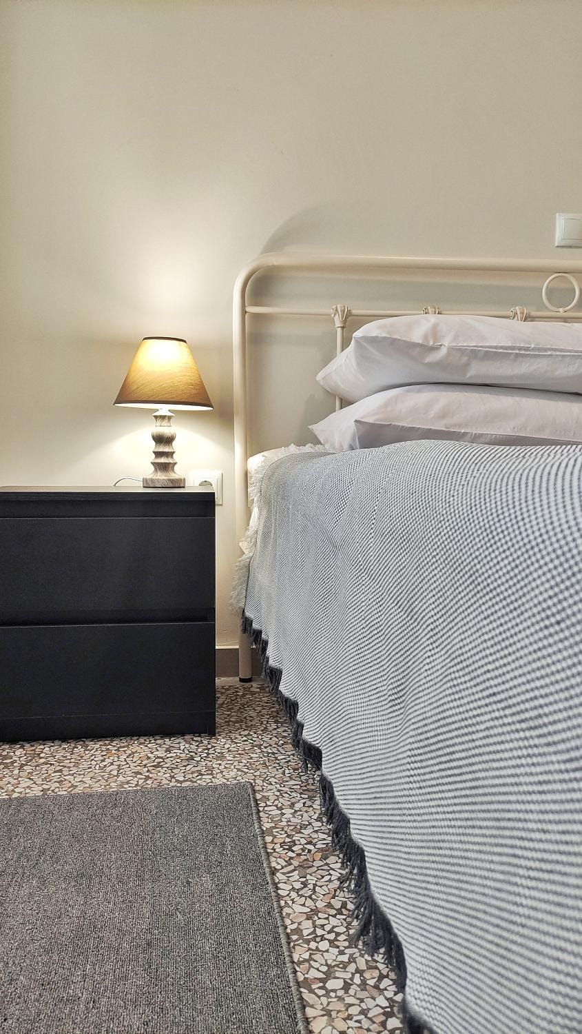 Bed, Photo of the whole room, Bedroom, hair dresser