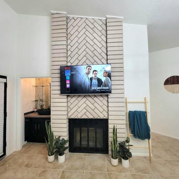 The Ritz Spa Sanctuary hot tub/patio/fam/pet House in Las Cruces