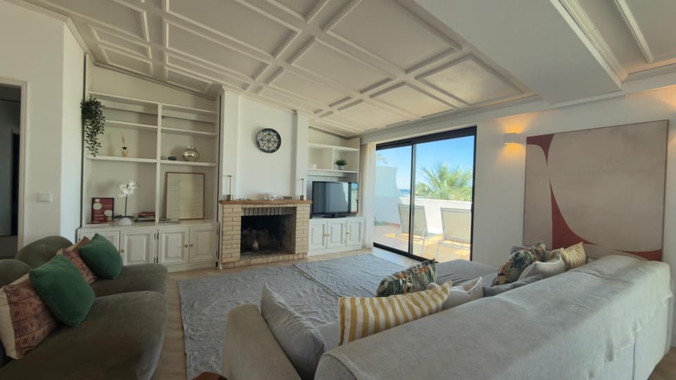 Penthouse S.Jorge Seaview T4 Apartment in Quarteira