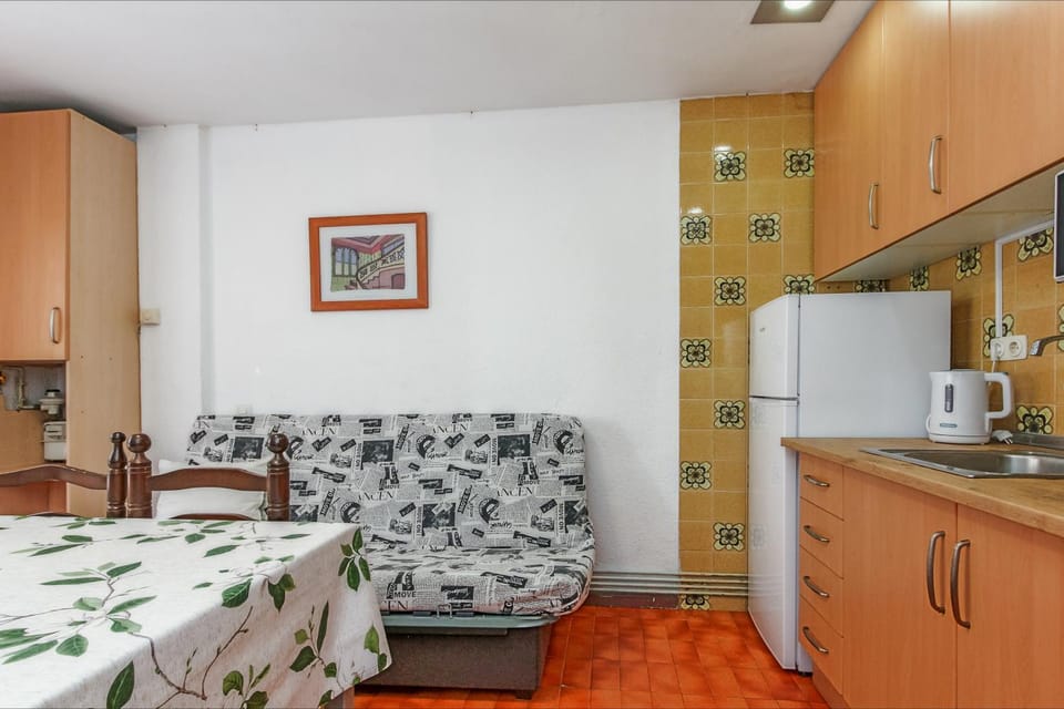 Kitchen or kitchenette, Living room, Dining area