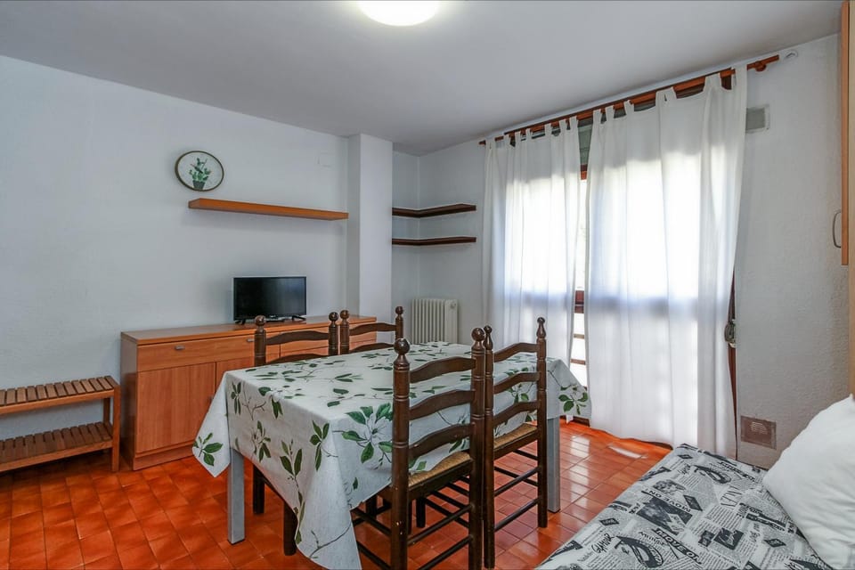 TV and multimedia, Living room, Dining area