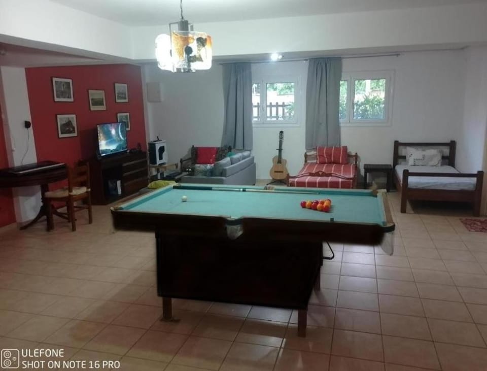 Billiard, Game Room