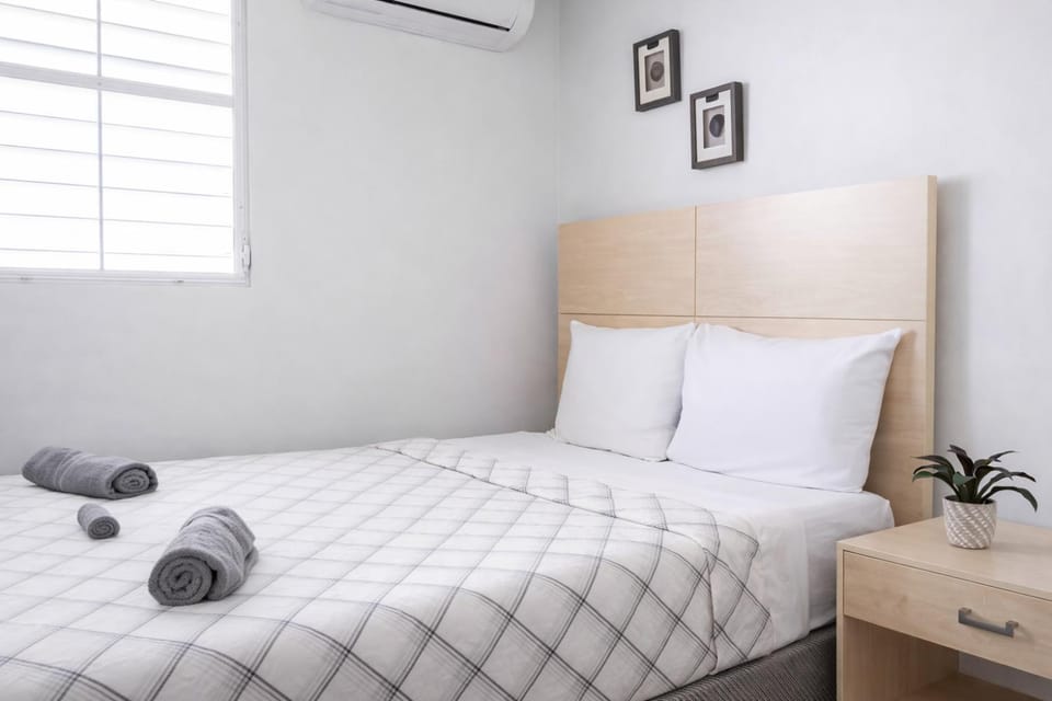 Bed, towels, air conditioner