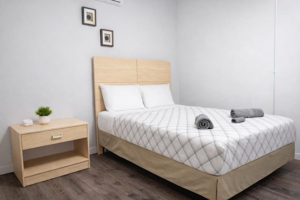 Bed, towels, air conditioner