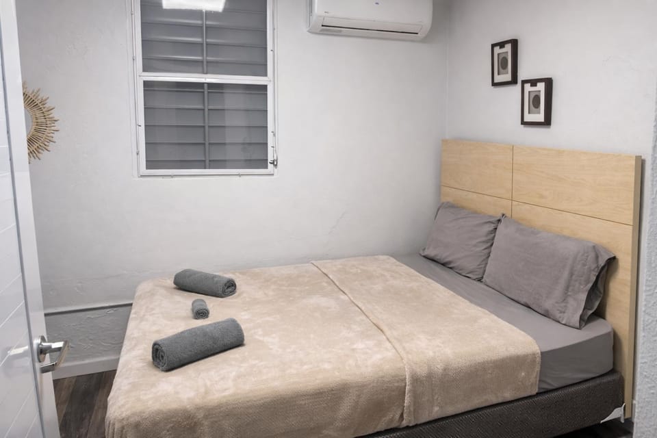 Bed, towels, air conditioner