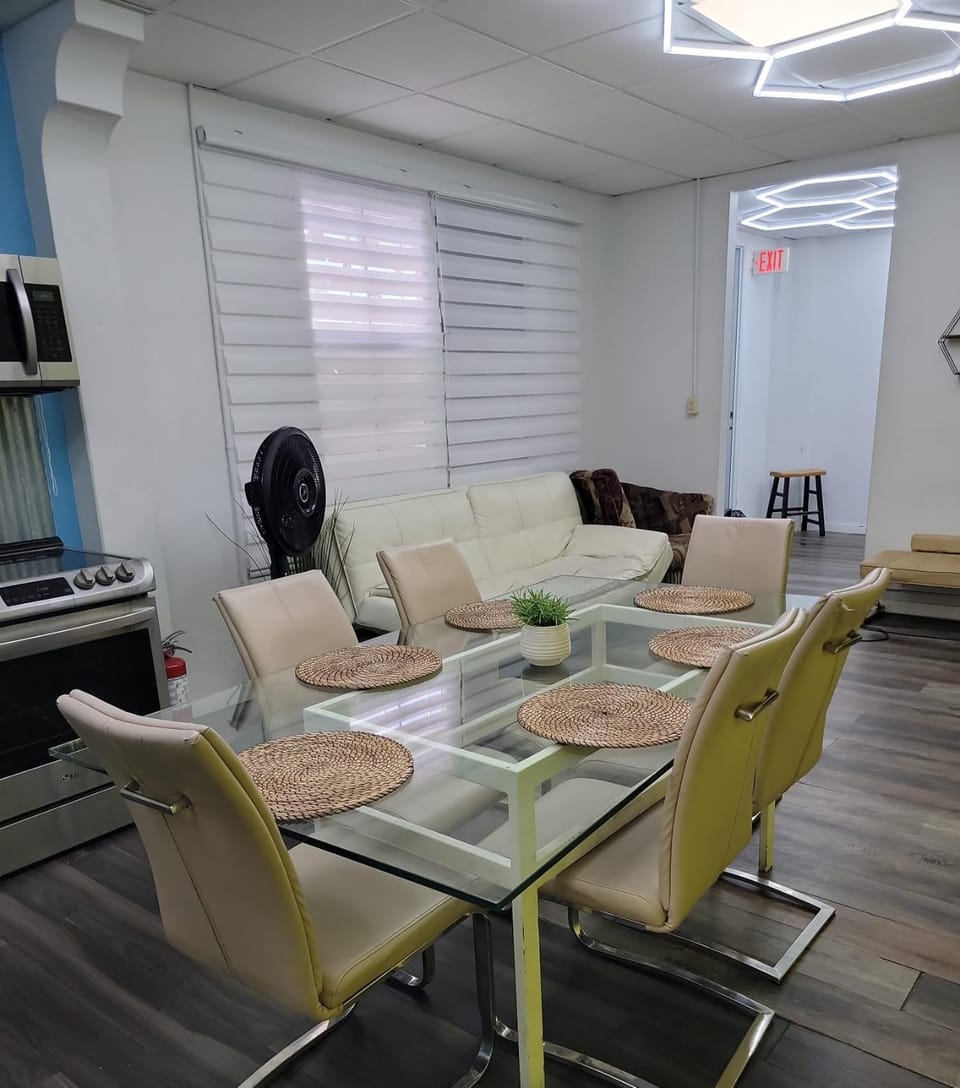 Kitchen or kitchenette, Dining area, oven, air conditioner