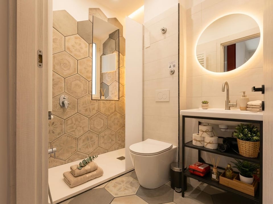 Shower, Toilet, Bathroom, bidet, towels
