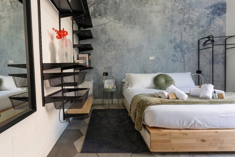 Bed, Photo of the whole room, Bedroom, towels