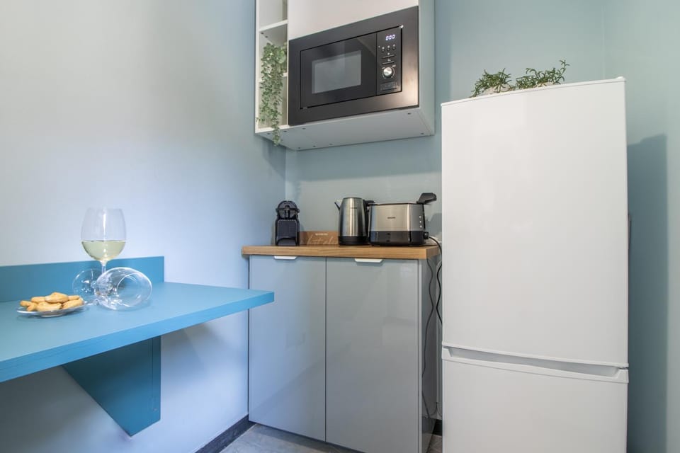 Coffee/tea facilities, toaster