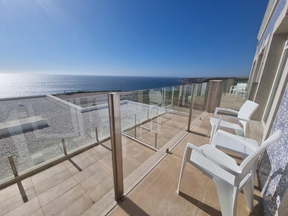 Property building, Balcony/Terrace, Sea view